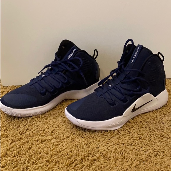 nike navy basketball shoes